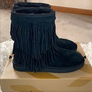 KOOLABURRA by UGG Fringe Cable Short Boot